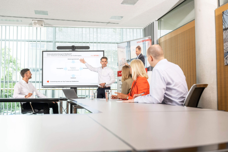 Meeting im Konferenzraum von smartOPTIMO