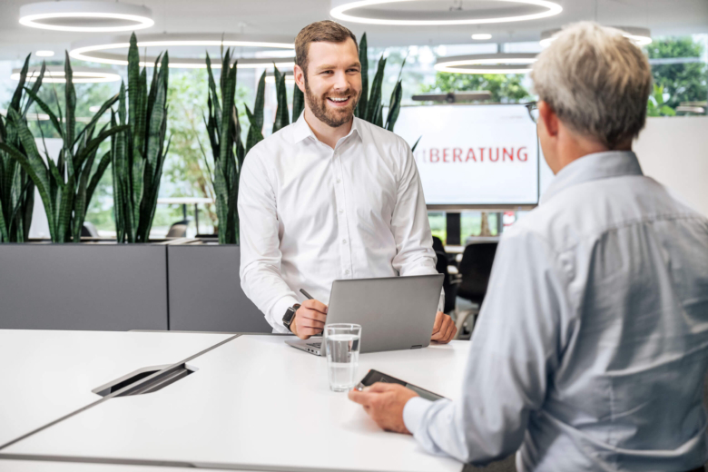 smartOPTIMO Mitarbeiter im Meeting