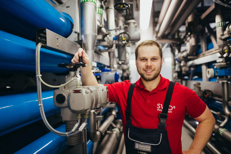 Mitarbeiter der Stadtwerke Osnabrück in einer Fabrik