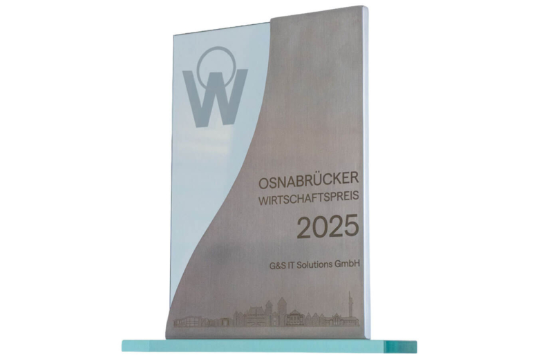 Trophäe des Osnabrücker Wirtschaftspreises 2025 für die G&S IT Solutions GmbH.