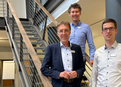 Das Management-Team (Pohlmann, Kleine, Lang) der BKK firmus im Firmengebäude.