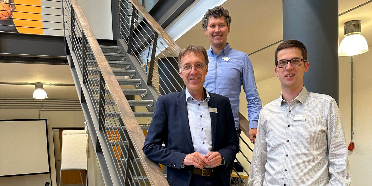 Das Management-Team (Pohlmann, Kleine, Lang) der BKK firmus im Firmengebäude.