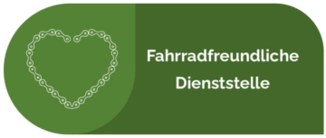 Grünes Siegel „Fahrradfreundliche Dienststelle“ mit einer aus einer Fahrradkette geformten Herzgrafik.