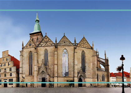 Panoramafoto von alten Gebäuden auf dem Osnabrücker Marktplatz.